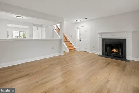 $499,900 | 8684 Venoy Court, Alexandria, VA 22309