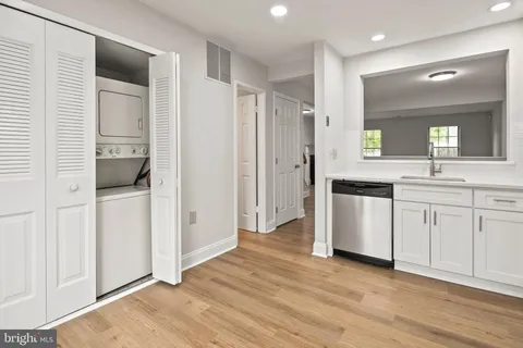 $499,900 | 8684 Venoy Court, Alexandria, VA 22309