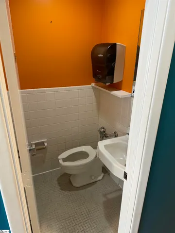 $2,800 | 413 Vardry Street, Unit 2A, Greenville, SC 29601