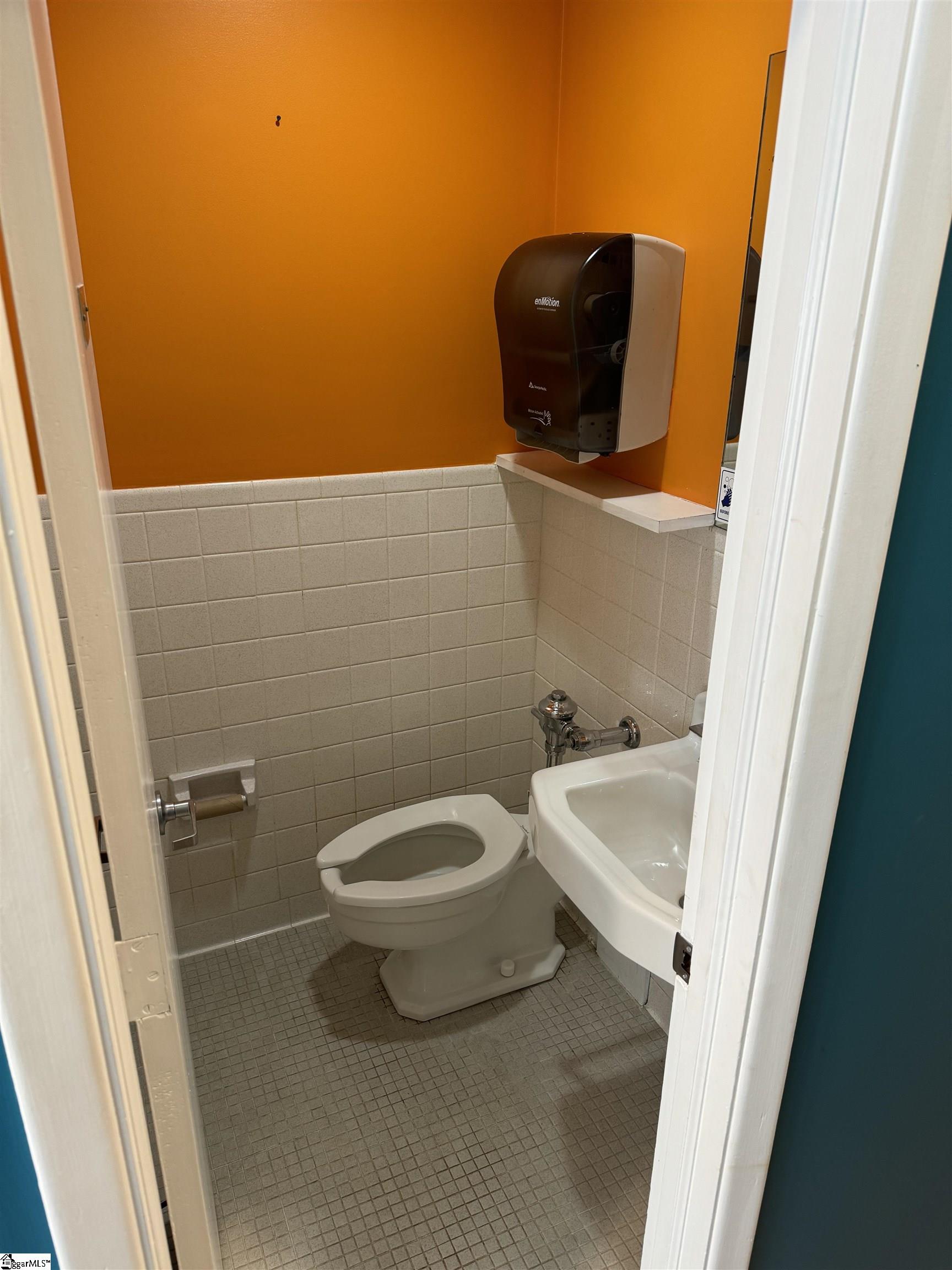 413 Vardry Street, Unit 2A Greenville, SC 29601 - Photo 4 of 12