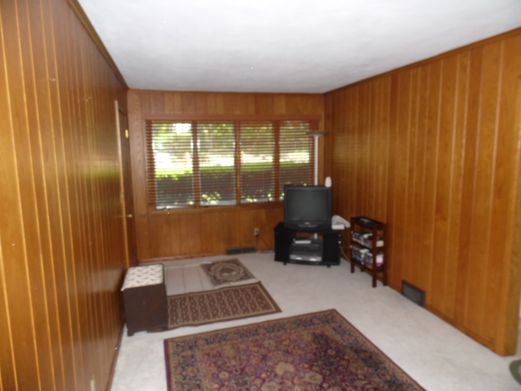 3305 Spring Creek Road Rockford, IL 61107 - Photo 12 of 20 a living room with furniture and a window