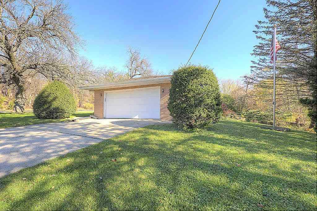3305 Spring Creek Road Rockford, IL 61107 - Photo 14 of 20 a backyard of a house