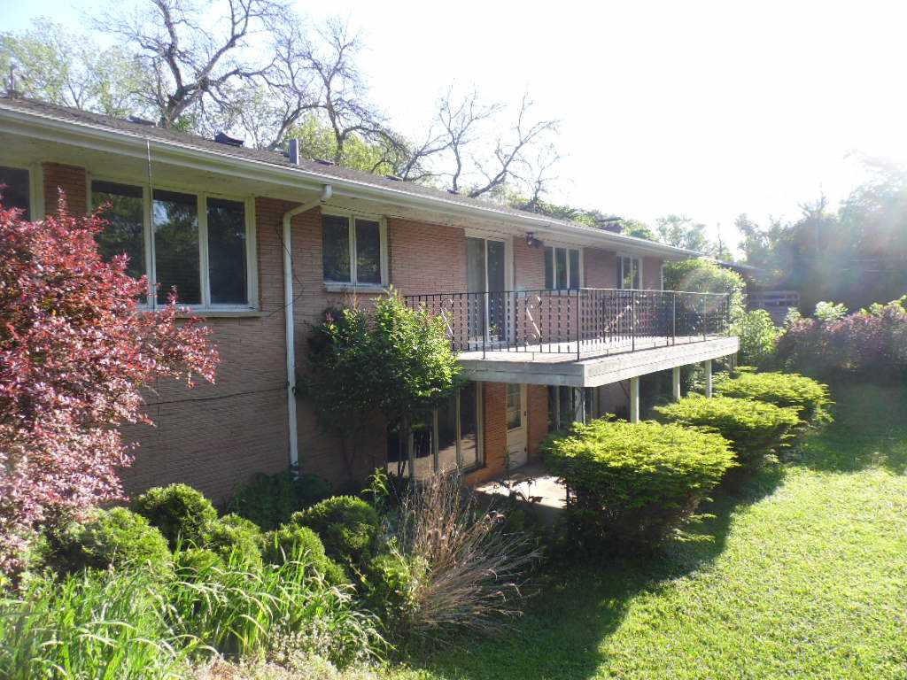 3305 Spring Creek Road Rockford, IL 61107 - Photo 17 of 20 front view of a house with a yard