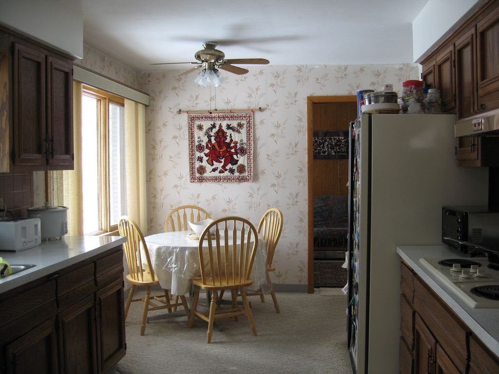 3305 Spring Creek Road Rockford, IL 61107 - Photo 2 of 20 a dining room with furniture and window