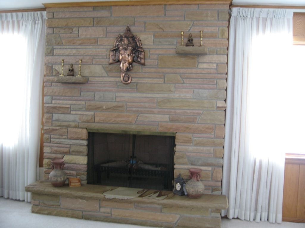 3305 Spring Creek Road Rockford, IL 61107 - Photo 5 of 20 a room with a fireplace
