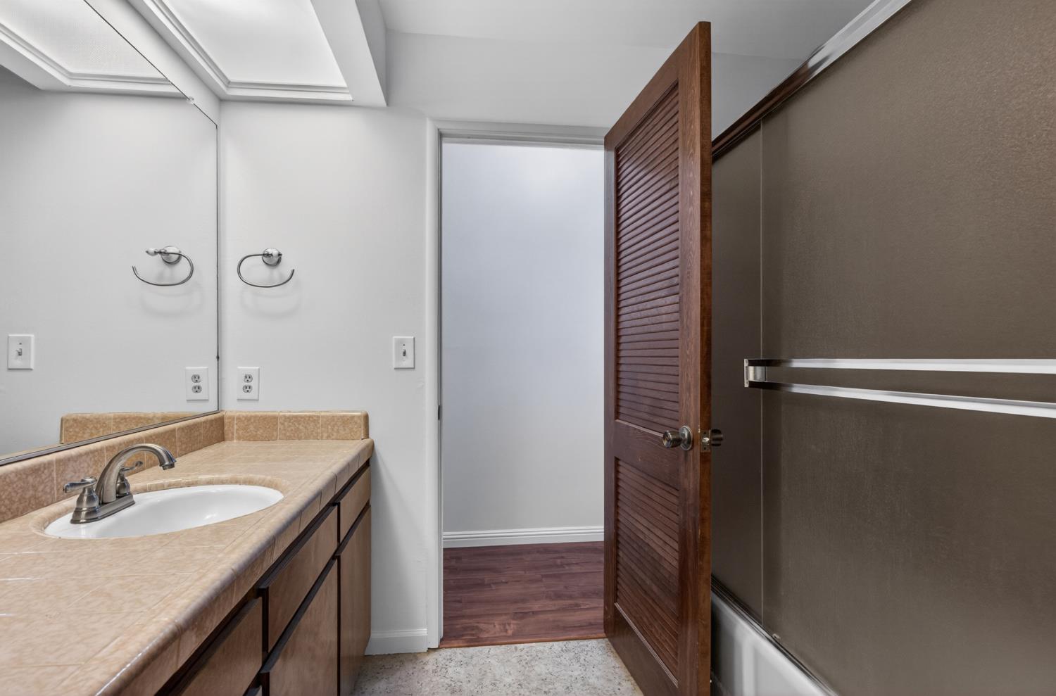 1338 Hunn Road, Unit 26 Yuba City, CA 95993 - Photo 38 of 58 Second Full Bathroom