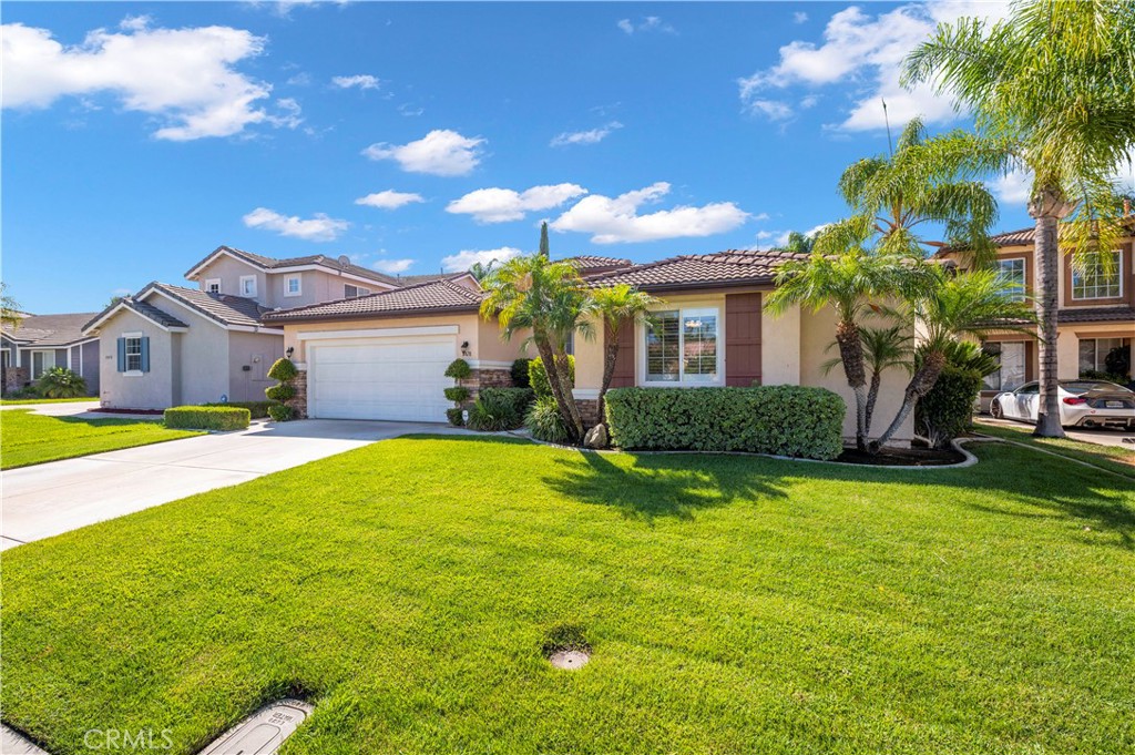 37678 Newcastle Road Murrieta, CA 92563 - Photo 2 of 44 a view of a house with swimming pool and yard
