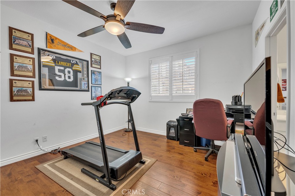37678 Newcastle Road Murrieta, CA 92563 - Photo 29 of 44 a room with gym equipment and windows