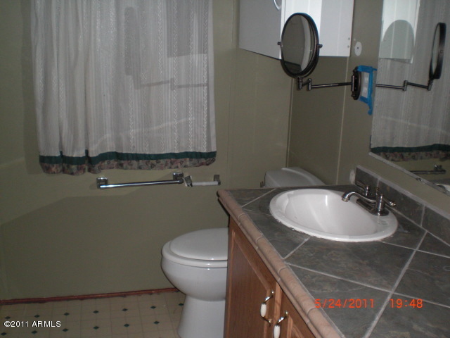 1747 East Joy Ranch Road Phoenix, AZ 85086 - Photo 7 of 12 HALL BATHROOM