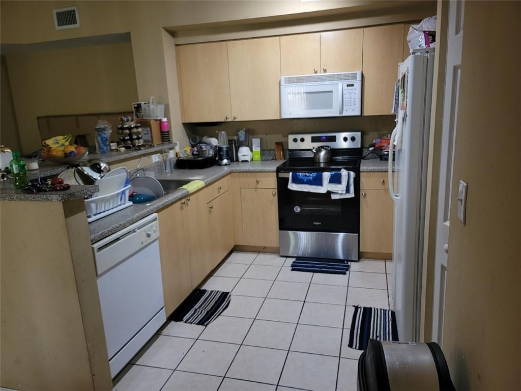 8020 North Nob Hill Road, Unit 8304 Tamarac, FL 33321 - Photo 4 of 12 Photo 4