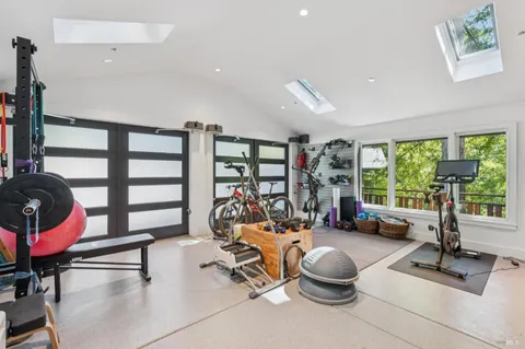 $3,895,000 | 83 Hatzic Court, Larkspur, CA 94939