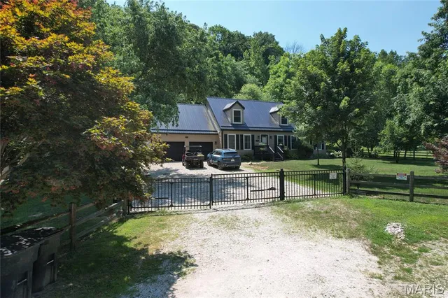 $375,000 | 1333 Poor Farm Hollow Road, Hardin, IL 62047