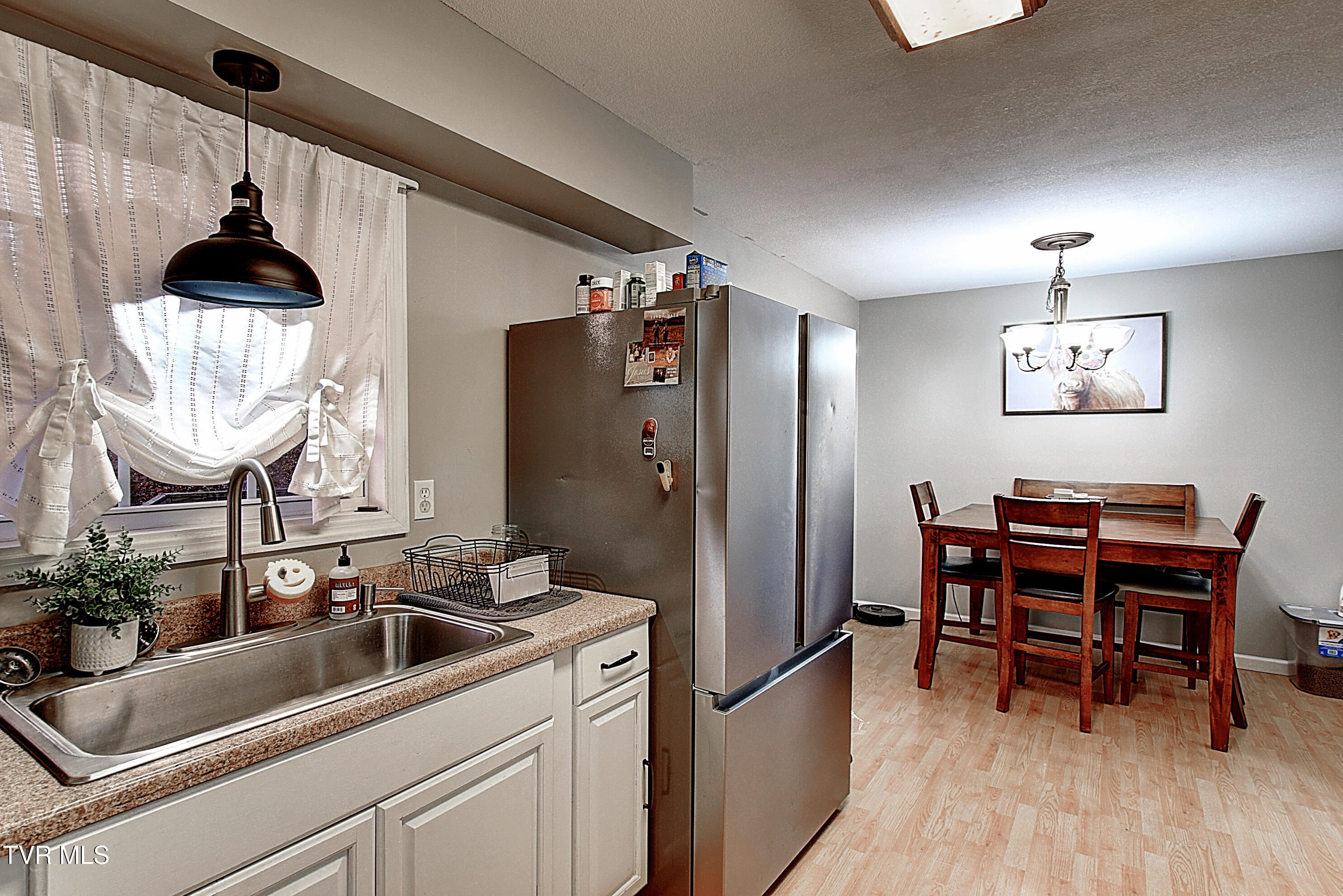 507 Cedar Street Mount Carmel, TN 37645 - Photo 12 of 30 DSC_0172And8more