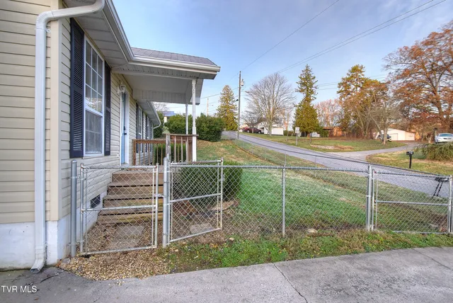 $239,900 | 507 Cedar Street, Mount Carmel, TN 37645