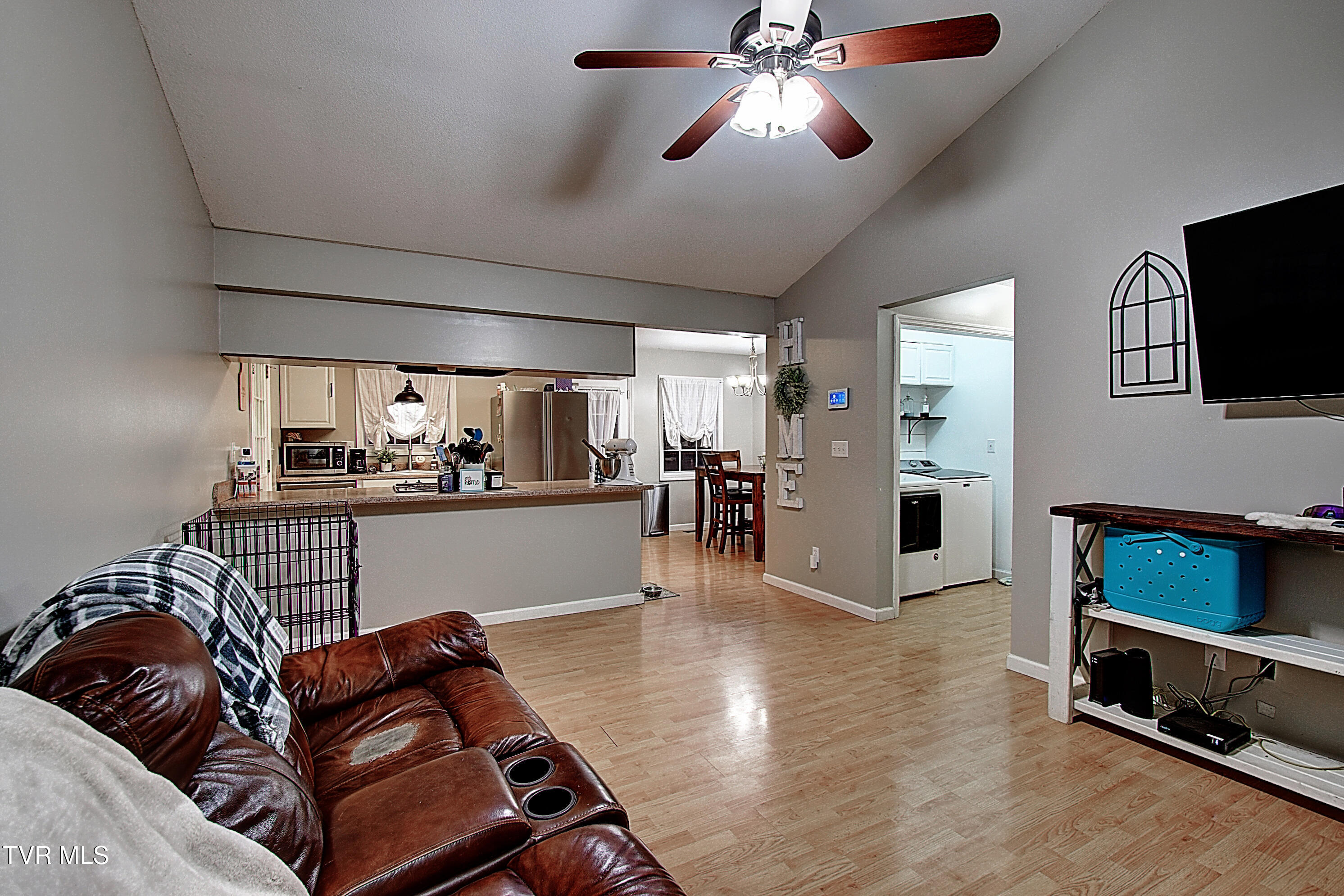 507 Cedar Street Mount Carmel, TN 37645 - Photo 6 of 30 DSC_0046And8more