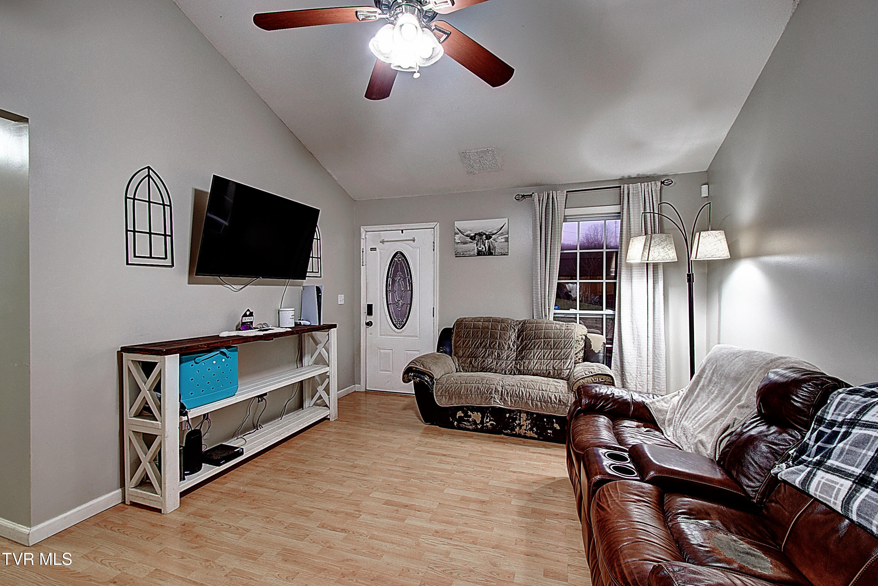 507 Cedar Street Mount Carmel, TN 37645 - Photo 7 of 30 DSC_0055And8more