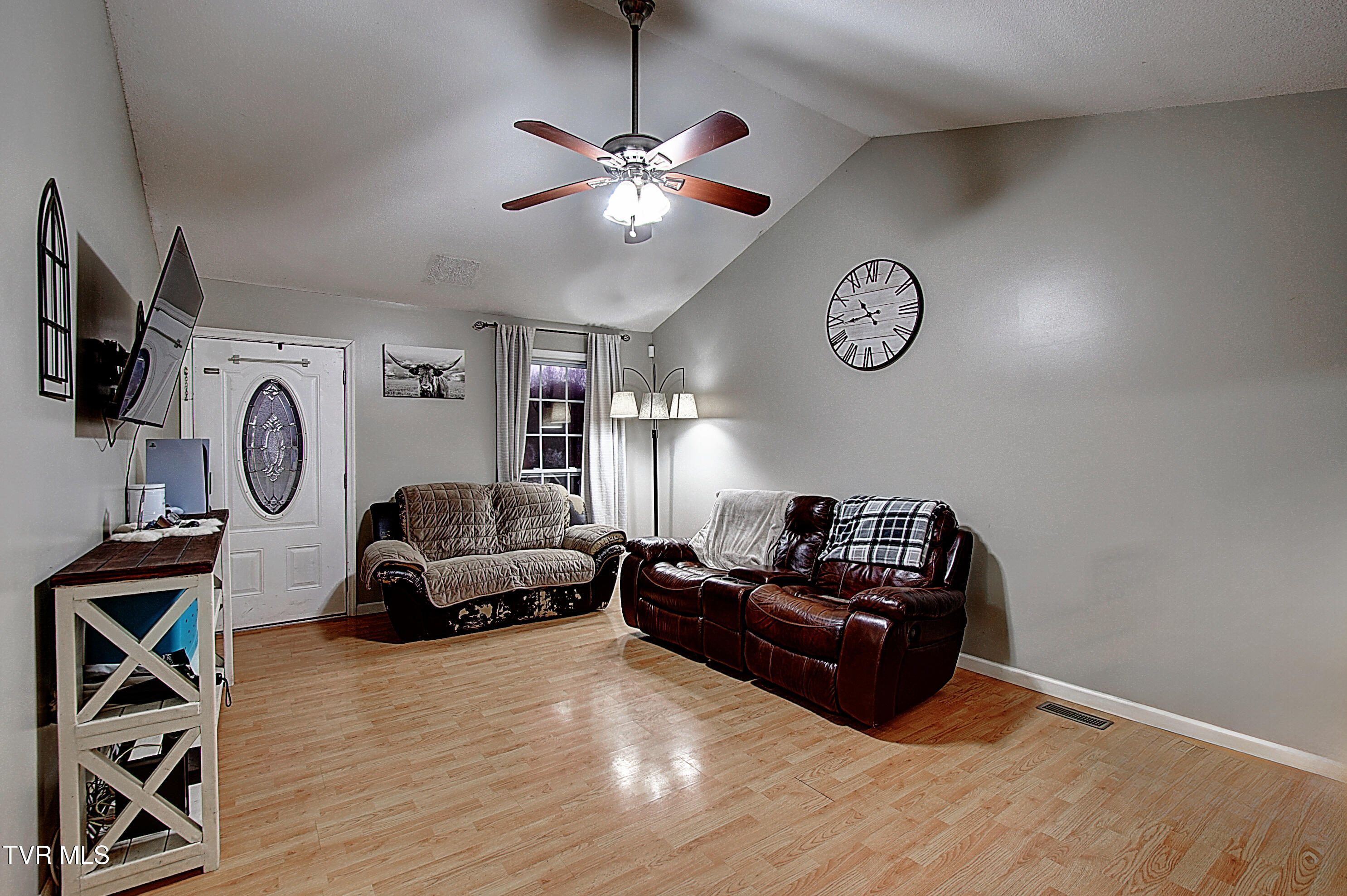 507 Cedar Street Mount Carmel, TN 37645 - Photo 8 of 30 DSC_0082And8more