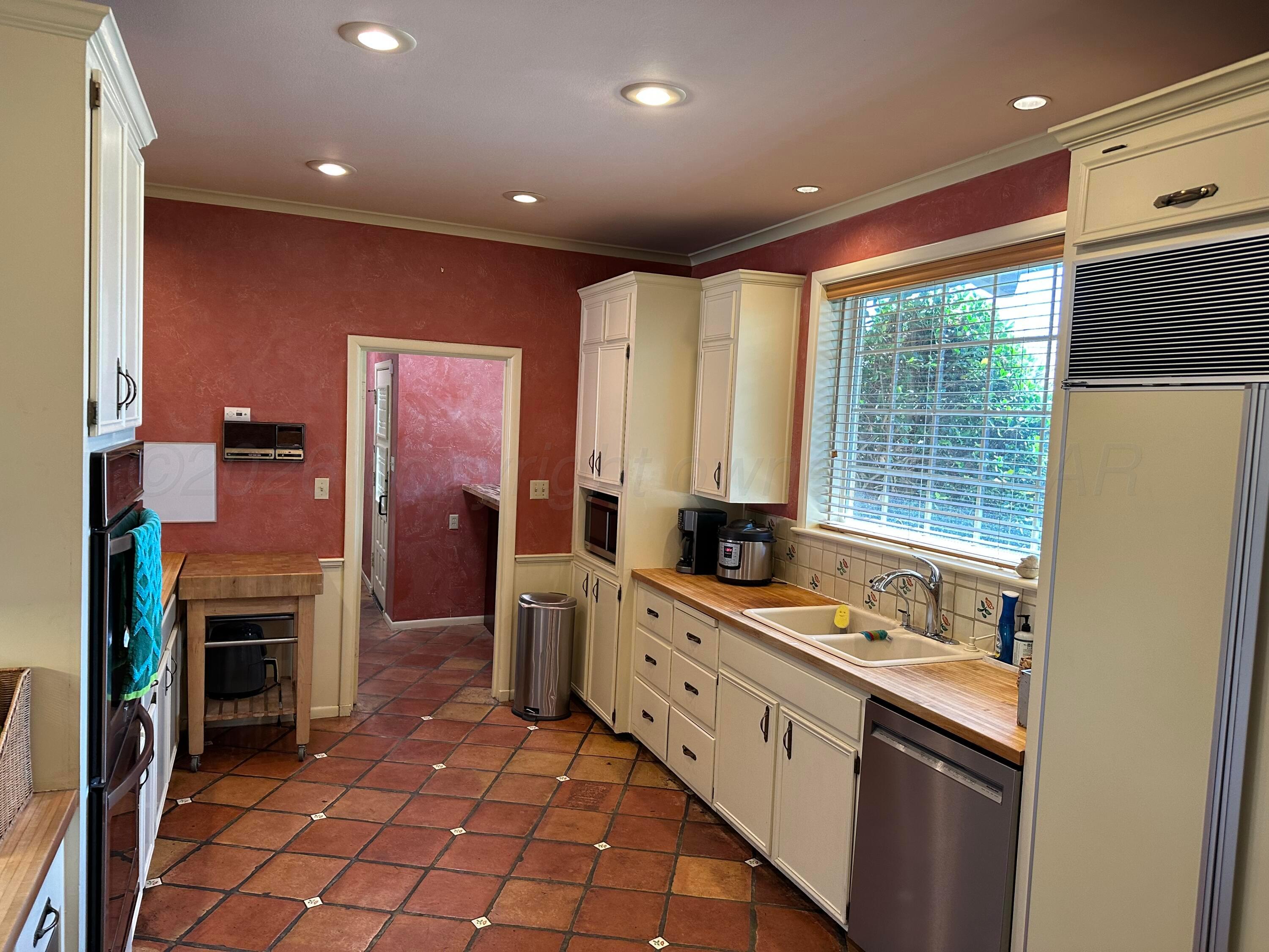 237 Somerset Street Borger, TX 79007 - Photo 20 of 50 IMG_3685-preview