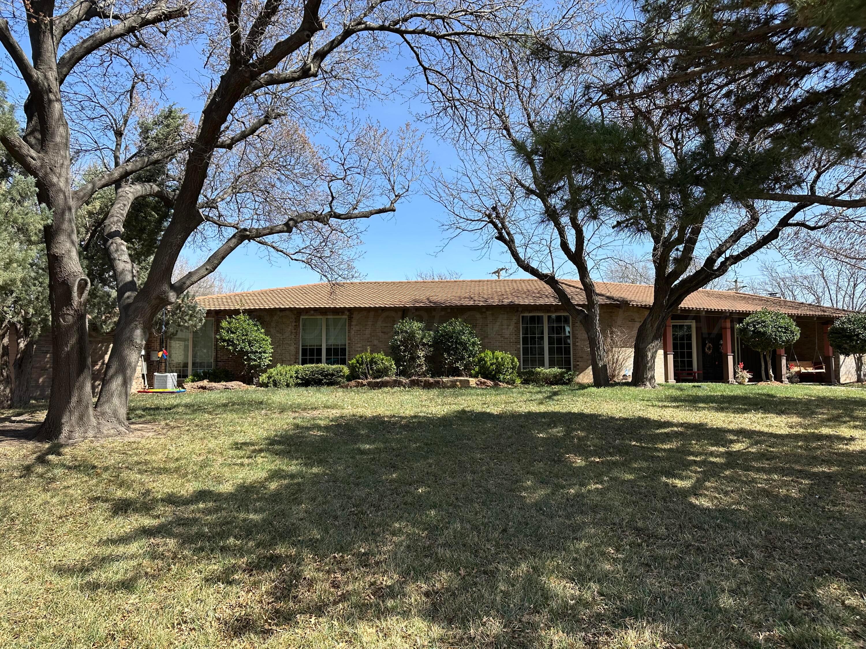 237 Somerset Street Borger, TX 79007 - Photo 3 of 50 IMG_3672-preview