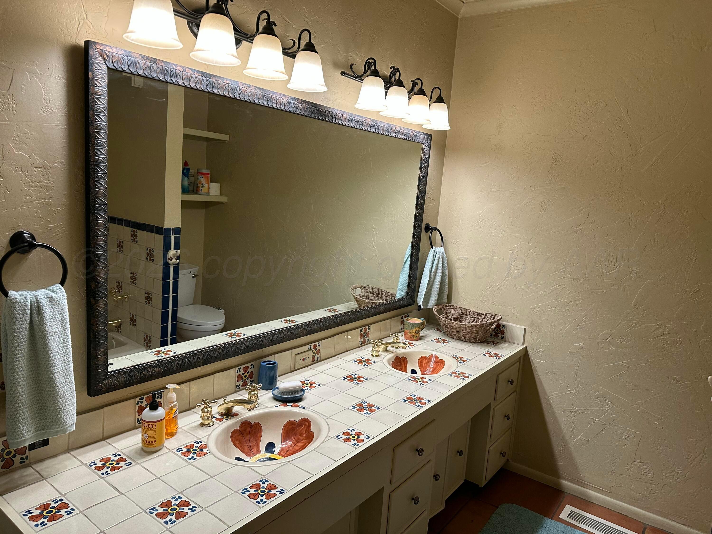 237 Somerset Street Borger, TX 79007 - Photo 42 of 50 IMG_3718-preview