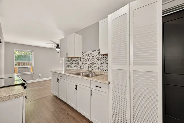 $875 | 5711 Brady Street, Unit 4, Houston, TX 77011