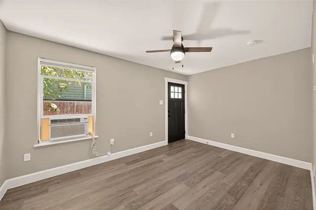 $875 | 5711 Brady Street, Unit 4, Houston, TX 77011