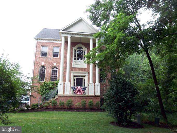 156 Rees Place Falls Church, VA 22046 - Photo 2 of 30 Exterior #2