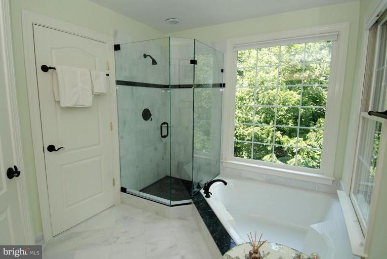 156 Rees Place Falls Church, VA 22046 - Photo 15 of 30 Master Bath #2