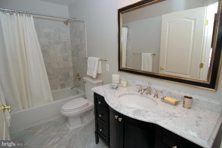156 Rees Place Falls Church, VA 22046 - Photo 18 of 30 Bath #2