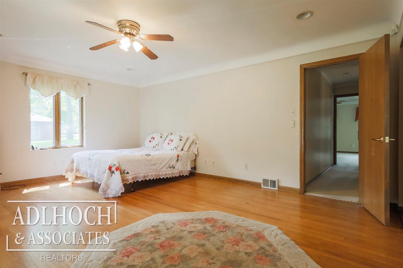 35 Clairview Road Grosse Pointe, MI 48236 - Photo 15 of 29 31329465-14.JPG