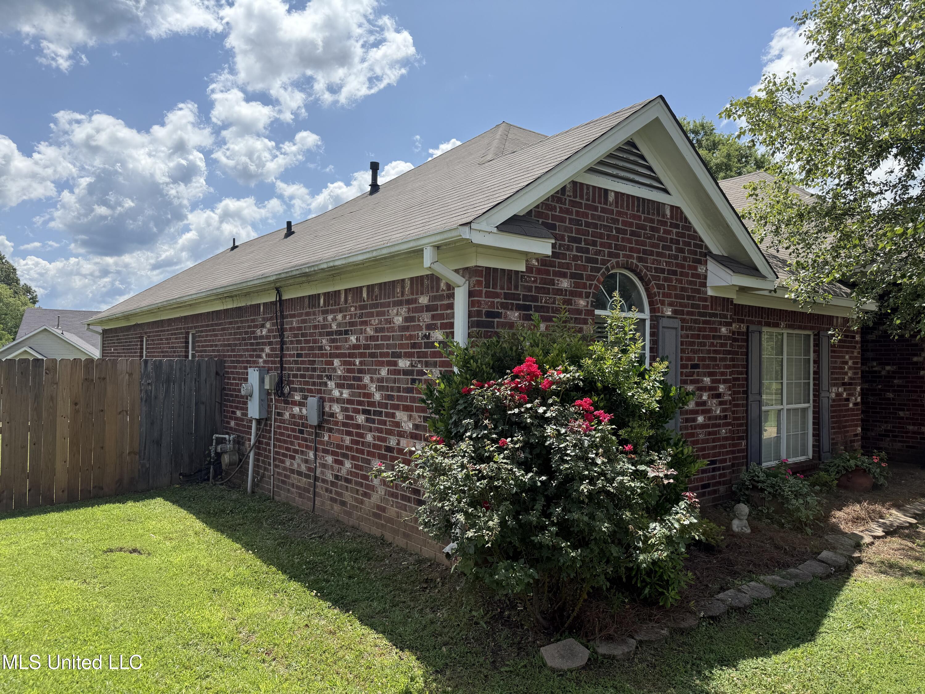 302 Chatfield Cove Madison, MS 39110 - Photo 2 of 24 IMG_3611