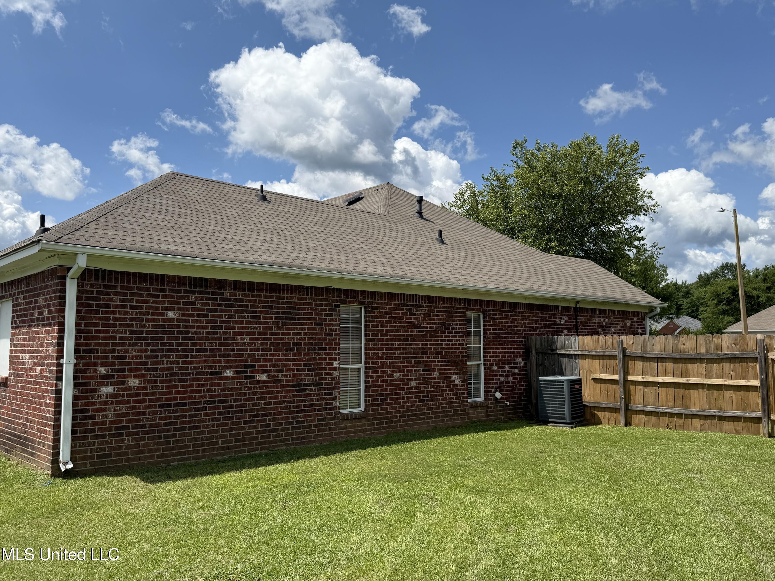 302 Chatfield Cove Madison, MS 39110 - Photo 4 of 24 IMG_3617