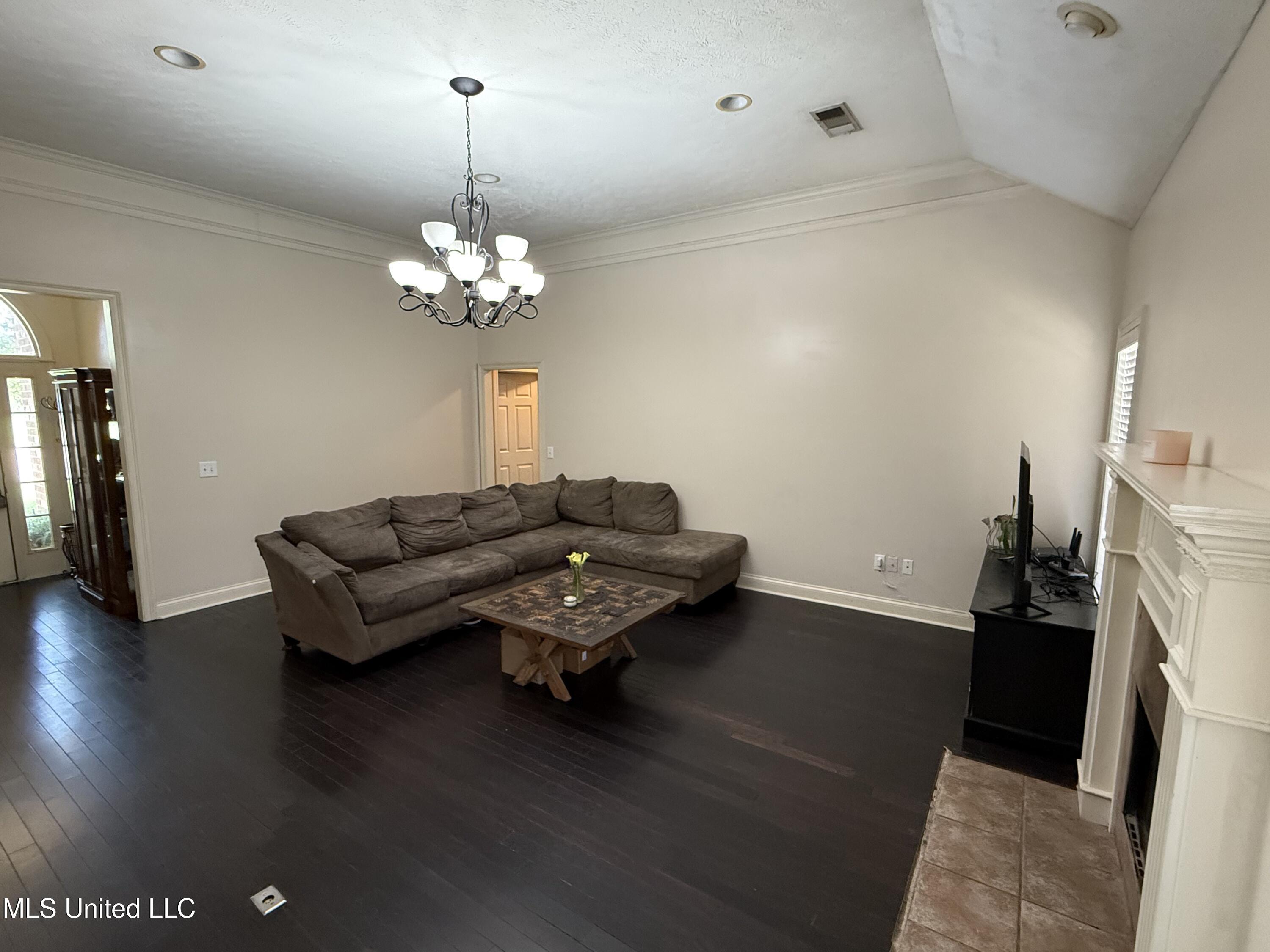 302 Chatfield Cove Madison, MS 39110 - Photo 5 of 24 IMG_4344