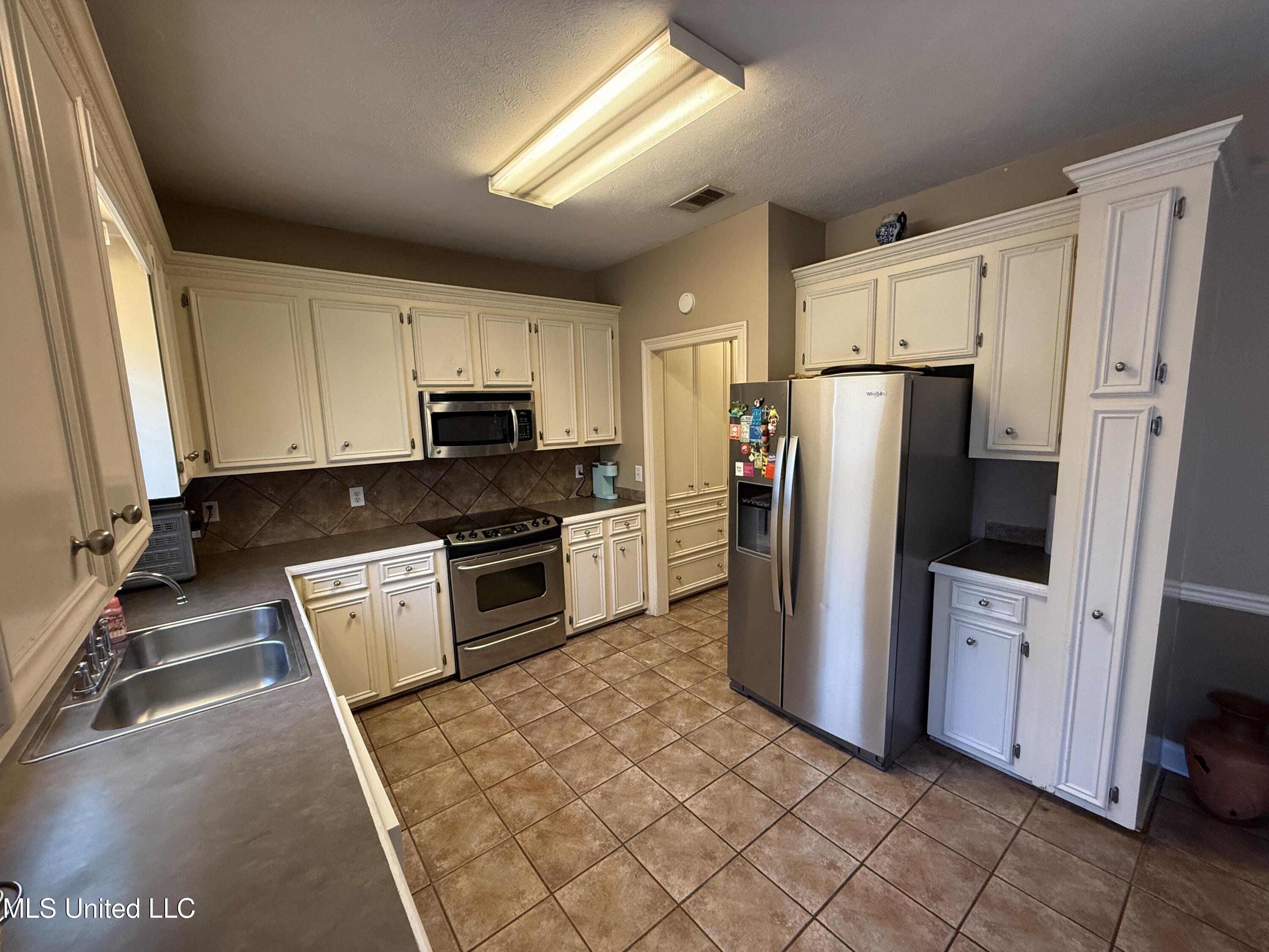 302 Chatfield Cove Madison, MS 39110 - Photo 7 of 24 IMG_4335