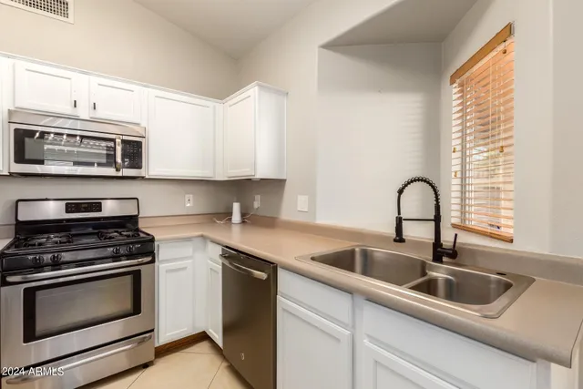 $2,500 | 3212 East Oraibi Drive, Phoenix, AZ 85050