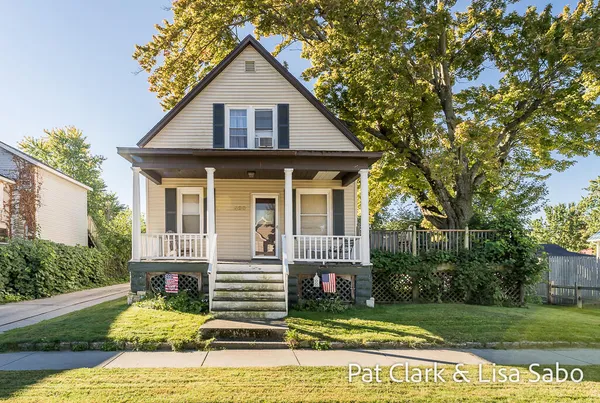 $449,900 | 420 Monroe Avenue, Grand Haven, MI 49417