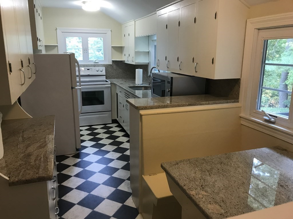 229 Worcester-Providence Turnpike Sutton, MA 01590 - Photo 5 of 20