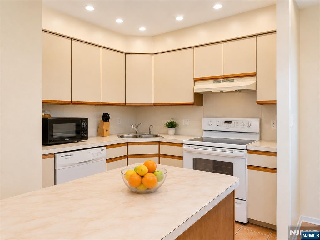 99 Teaneck Road, Unit 317 Ridgefield Park, NJ 07660 - Photo 6 of 7 Gallery Image 6