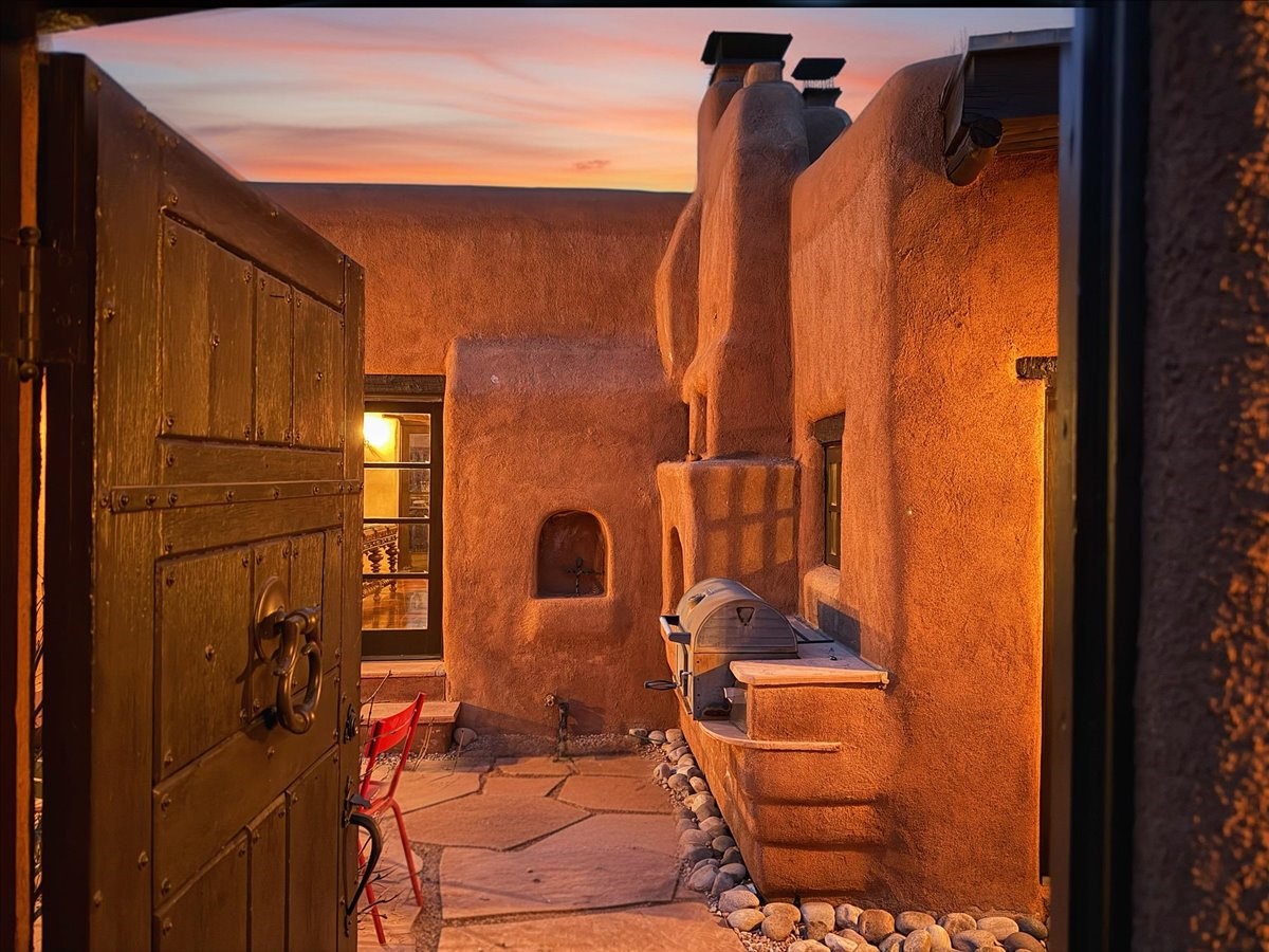 1433 Upper Canyon Road Santa Fe, NM 87501 - Photo 20 of 57 Interior Courtyard