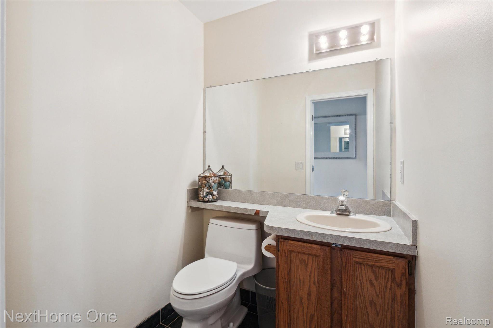 3171 Smugglers Ridge Walled Lake, MI 48390 - Photo 14 of 29 Half Bath on Main Floor