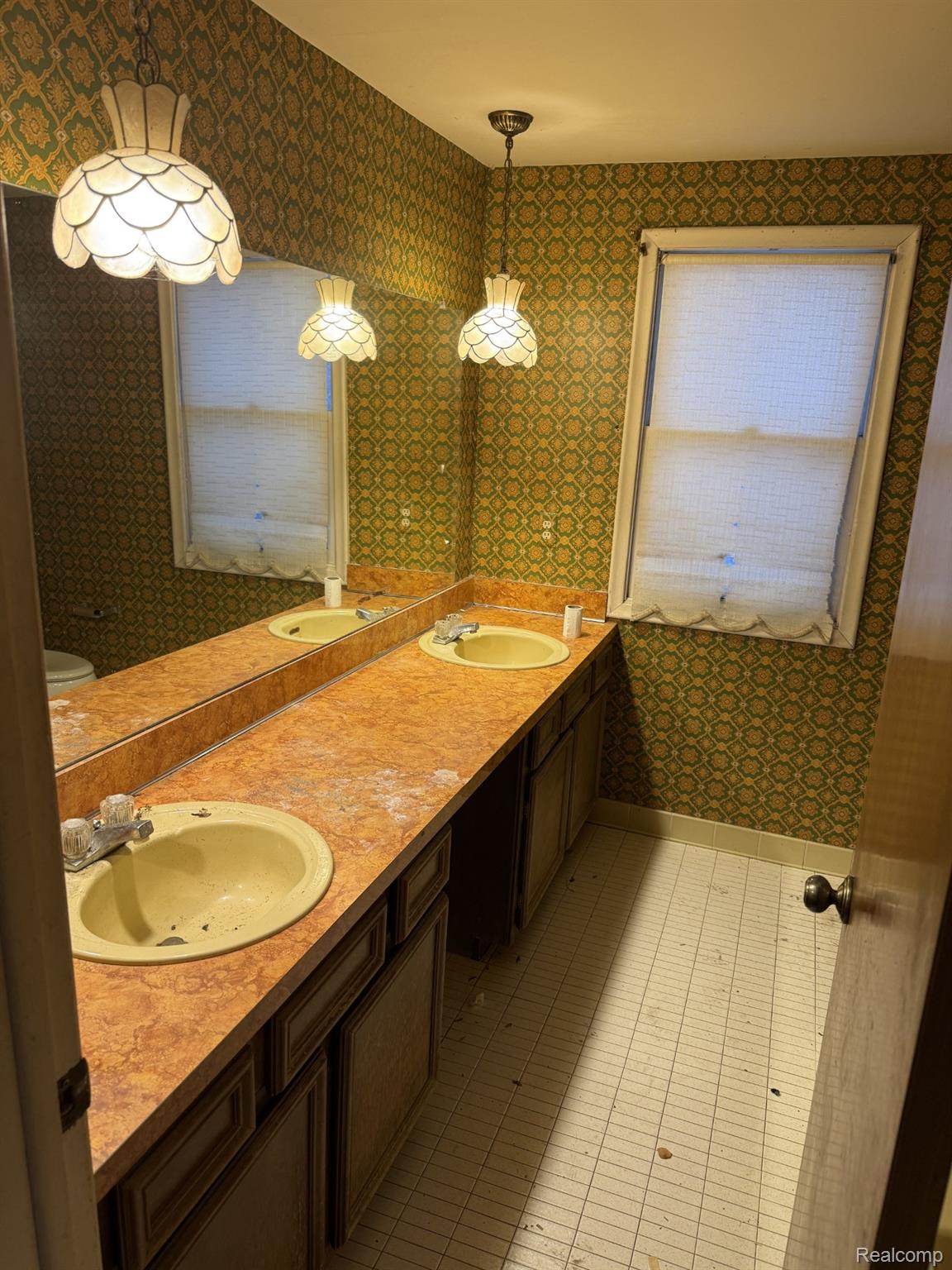 34630 Old Timber Road Farmington, MI 48331 - Photo 19 of 21 Hallway full bath