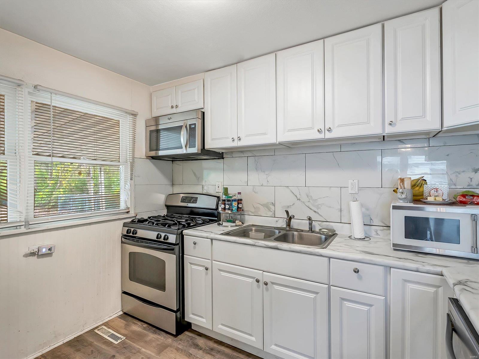 1736 Nemnich Road St. Louis, MO 63136 - Photo 9 of 30