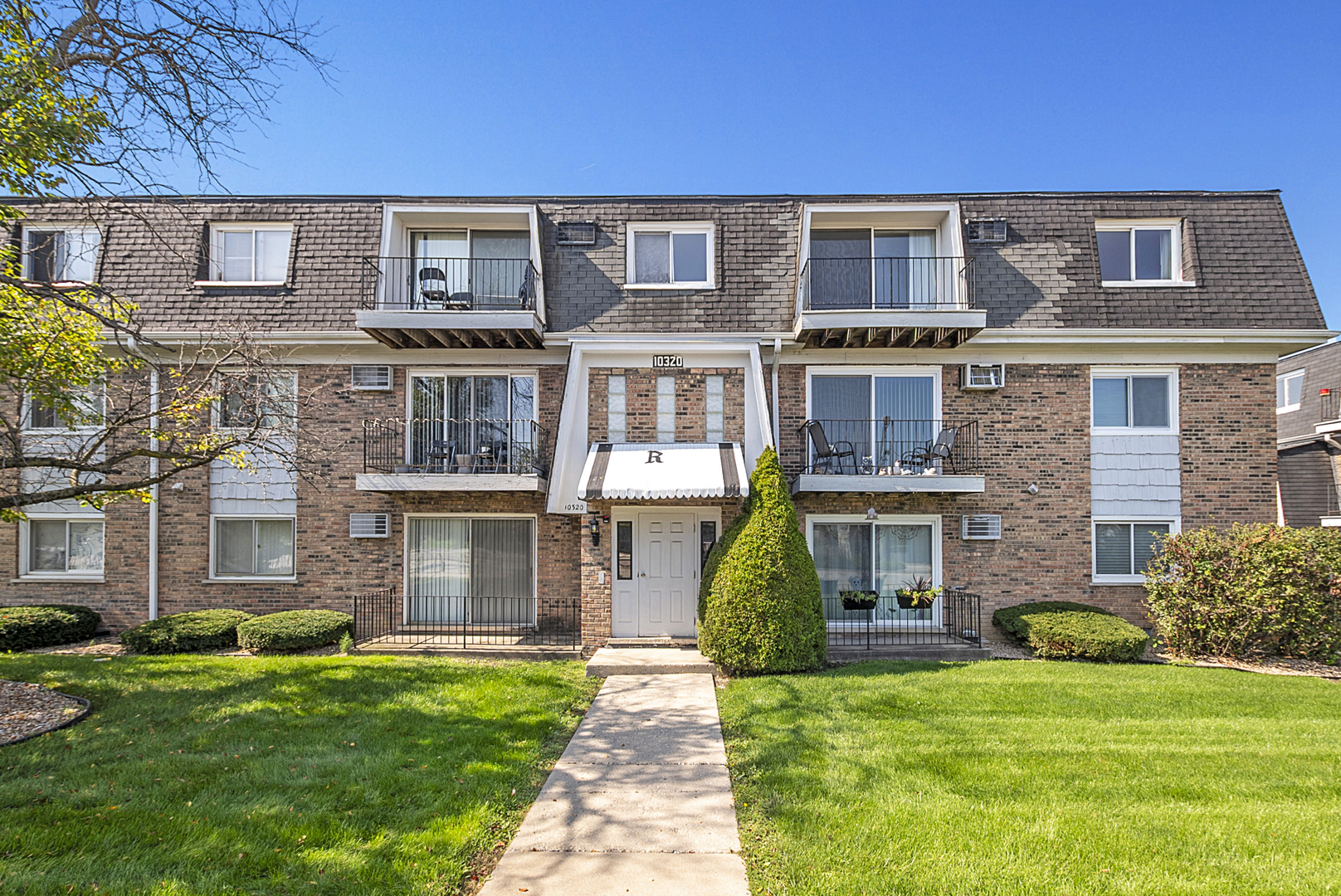 10320 Ridgeland Avenue, Unit 308 Chicago Ridge, IL 60415 - Photo 13 of 16 a front view of a house with a yard