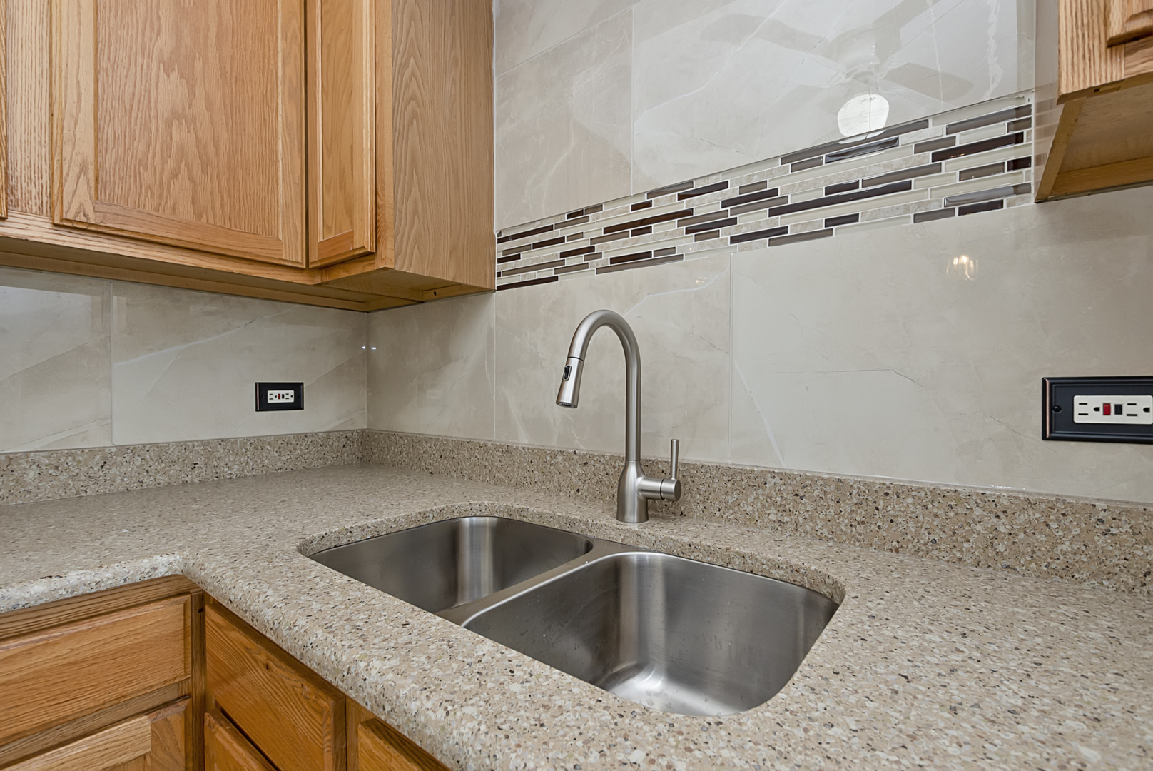 10320 Ridgeland Avenue, Unit 308 Chicago Ridge, IL 60415 - Photo 6 of 16 a close view of sink