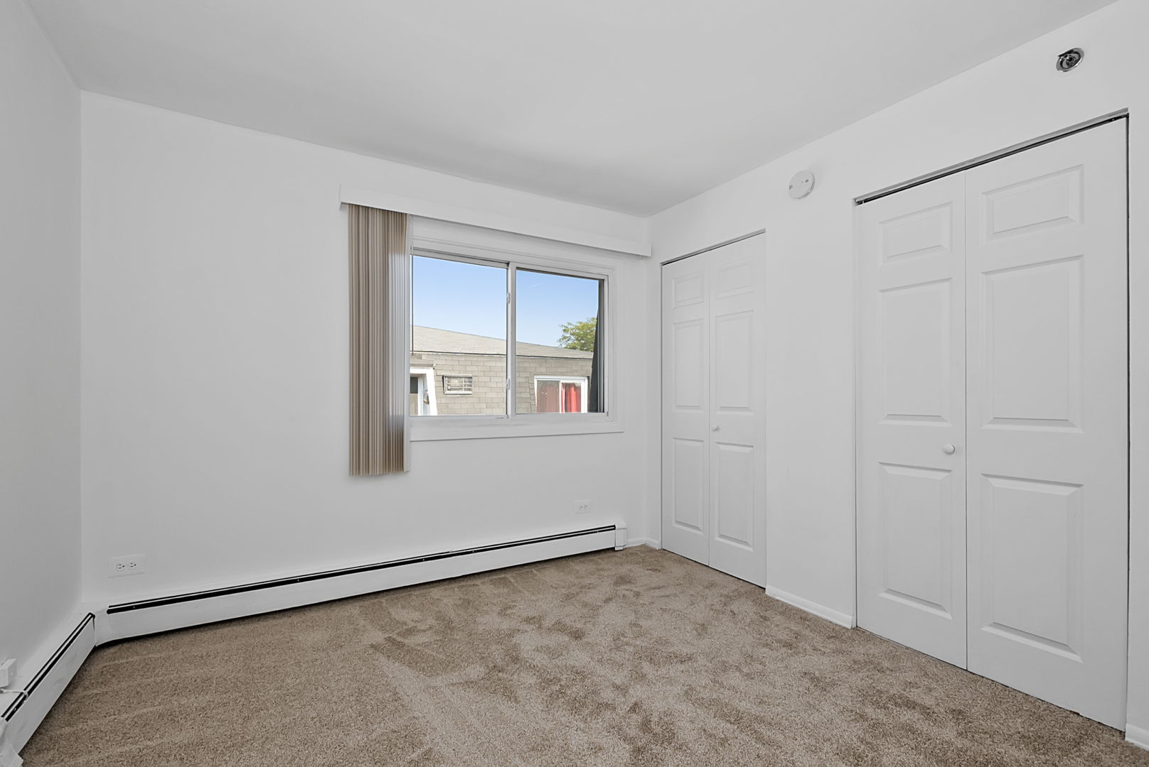 10320 Ridgeland Avenue, Unit 308 Chicago Ridge, IL 60415 - Photo 9 of 16 a view of an empty room with a window