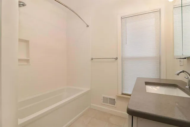 $2,600 | 710 Miller Avenue, Unit 1, Ann Arbor, MI 48103