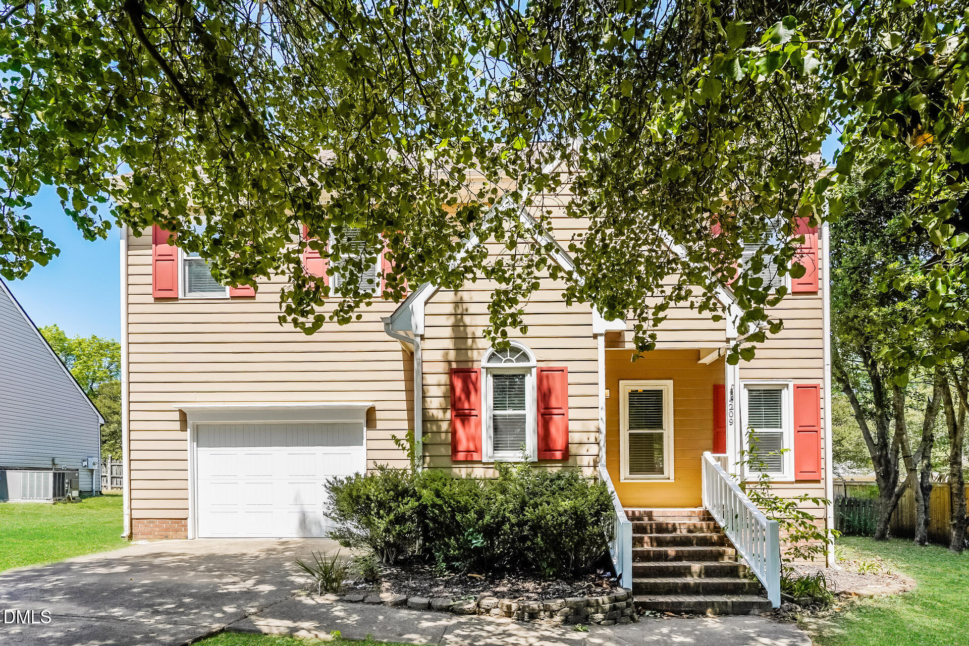 000-photo-front-view-15337184