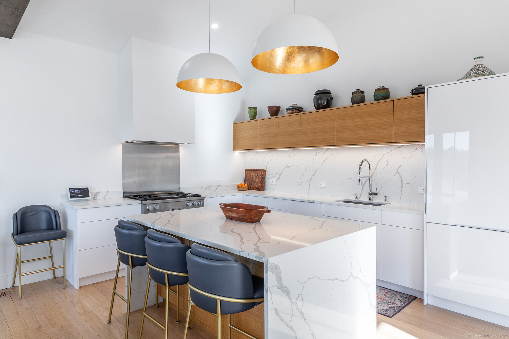 323 Wells Hill Road Salisbury, CT 06039 - Photo 11 of 31 a workspace with furniture and window