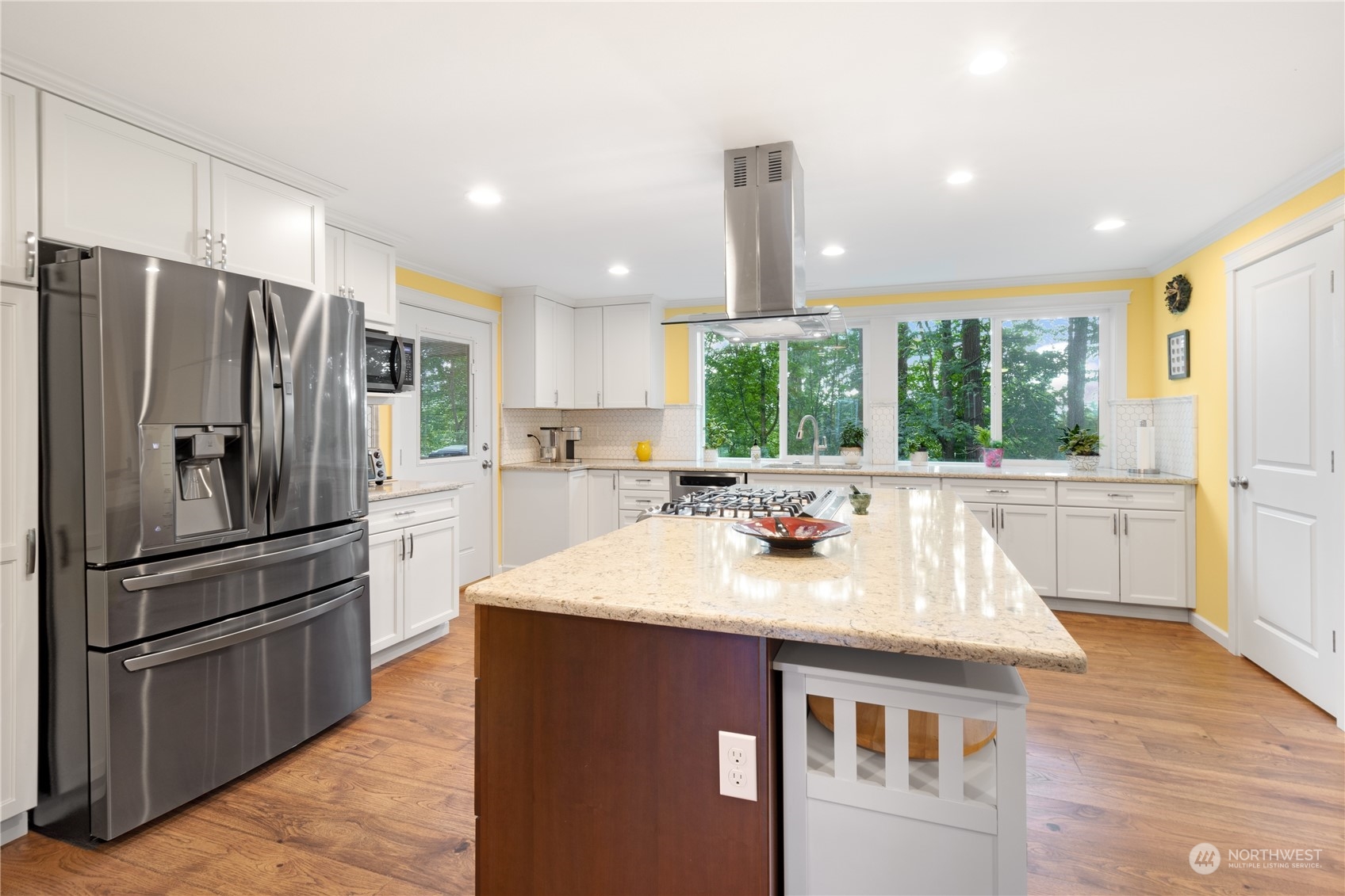 6705 Southeast 5th Place Renton, WA 98059 - Photo 9 of 32 Gallery Image 9