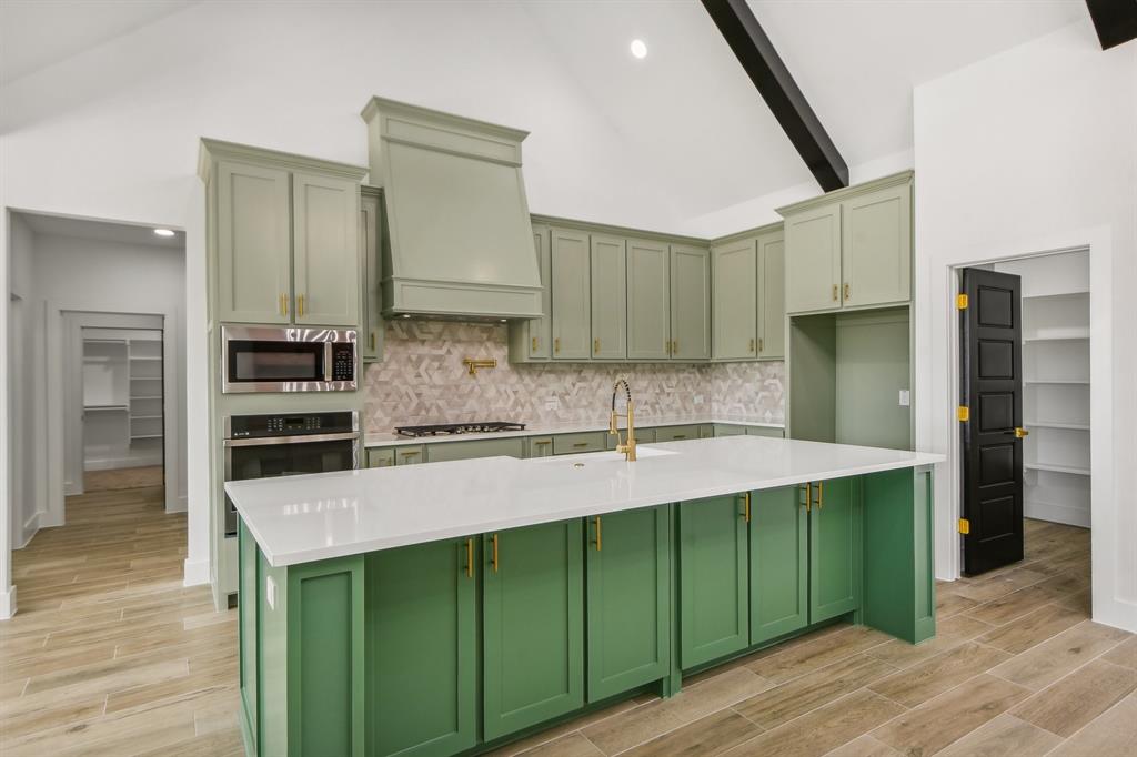 6605 Buffalo Ridge Circle Godley, TX 76044 - Photo 9 of 38 a kitchen with kitchen island a sink stainless steel appliances and cabinets